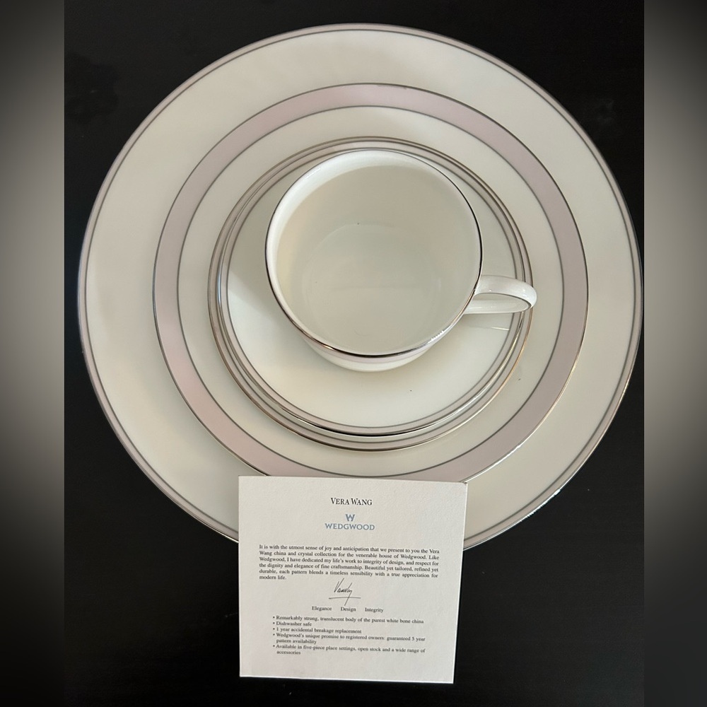 Vera Wang-Wedgwood 5-Piece Pink Duchesse Fine China